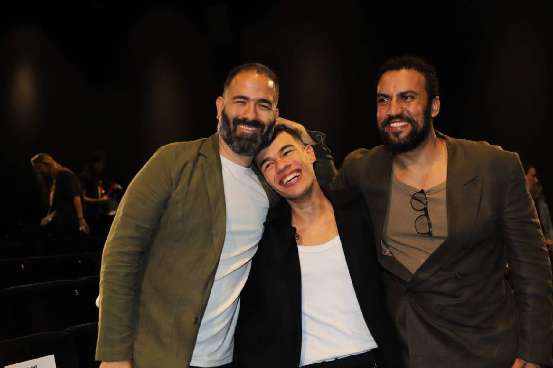 Marcelo Caetano, diretor de "Baby", com os atores João Pedro Mariano e Ricardo Teodoro em Cannes