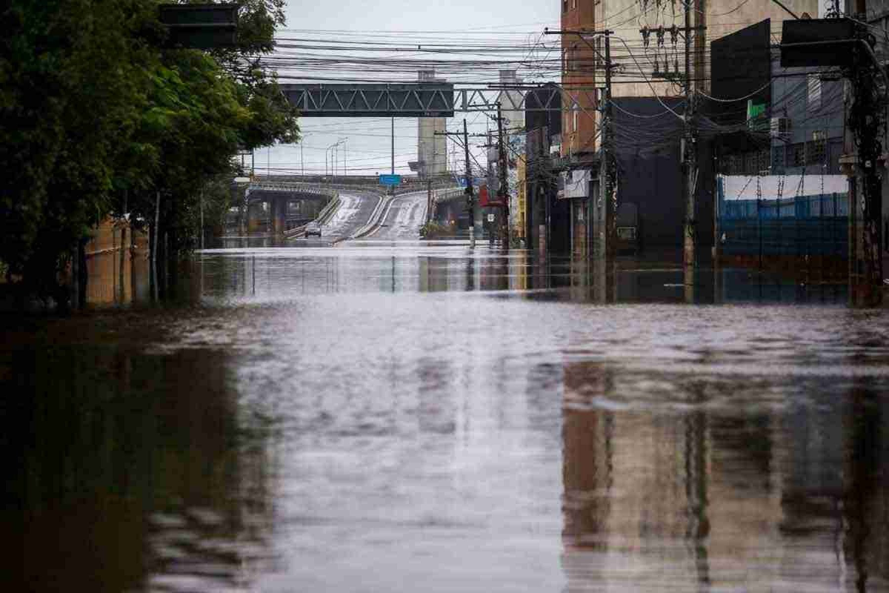 Chuvas no RS: após quase um mês, 100 mil imóveis continuam sem luz