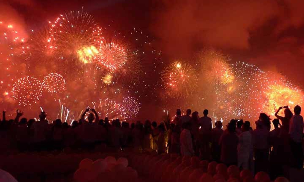 Também é nesse período que as festas de fim de ano, incluindo o famoso réveillon de Copacabana, no Rio de Janeiro, são um forte atrativo para uma visita ao Brasil.  -  (crédito: Flickr PortoBay Experiences)