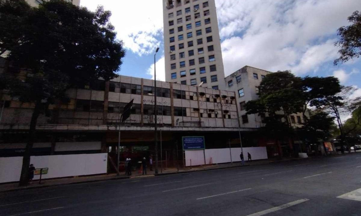 Demolição do Edifício Sulacap irá dar lugar à Praça da Independência, na Avenida Afonso Pena, entre as ruas da Bahia e dos Tamoios -  (crédito: Edesio Ferreira/EM/D.A.Press)