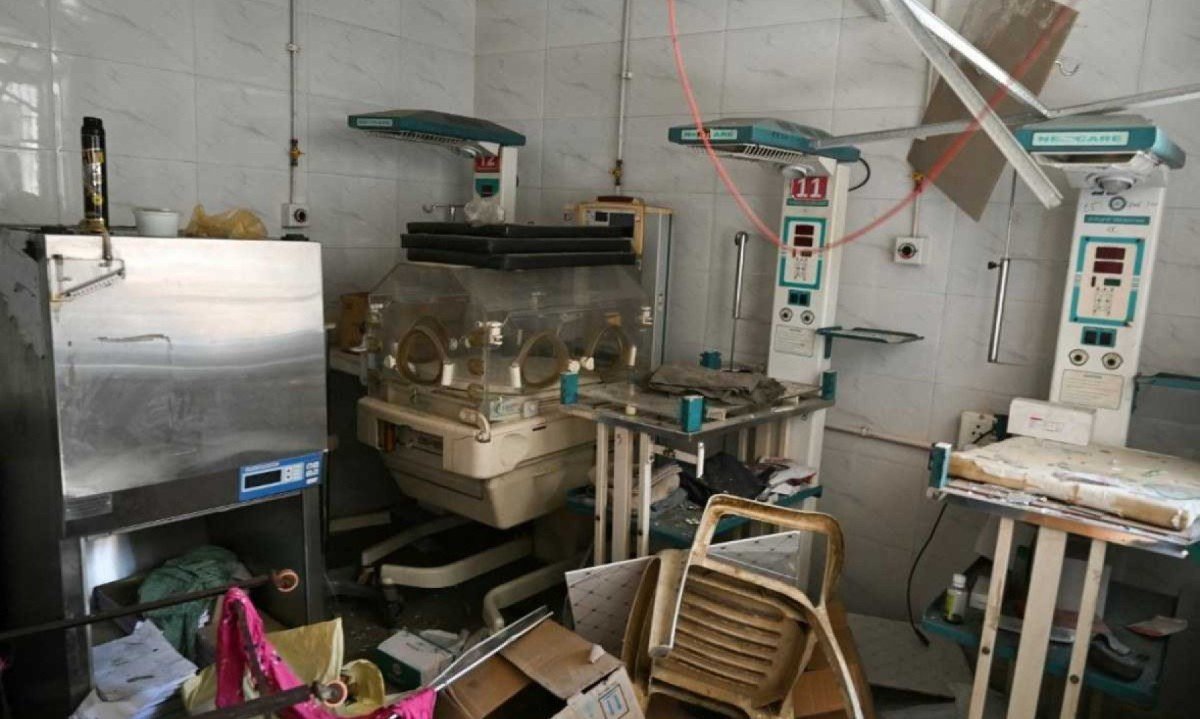   Enfermaria do hospital em Nova Delhi, onde morreram seis bebês no sábado (25/5)
       -  (crédito: Arun SANKAR / AFP)