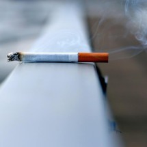 Cigarro mais caro: decreto aumenta imposto e preço mínimo do maço - Reprodução Unsplash/ andressiimon