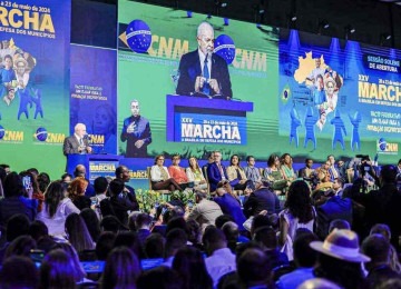 Marcha a Brasília em Defesa dos Municípios teve como tema o agravamento da situação financeira dos municípios -  (crédito: Ricardo Stuckert/PR)