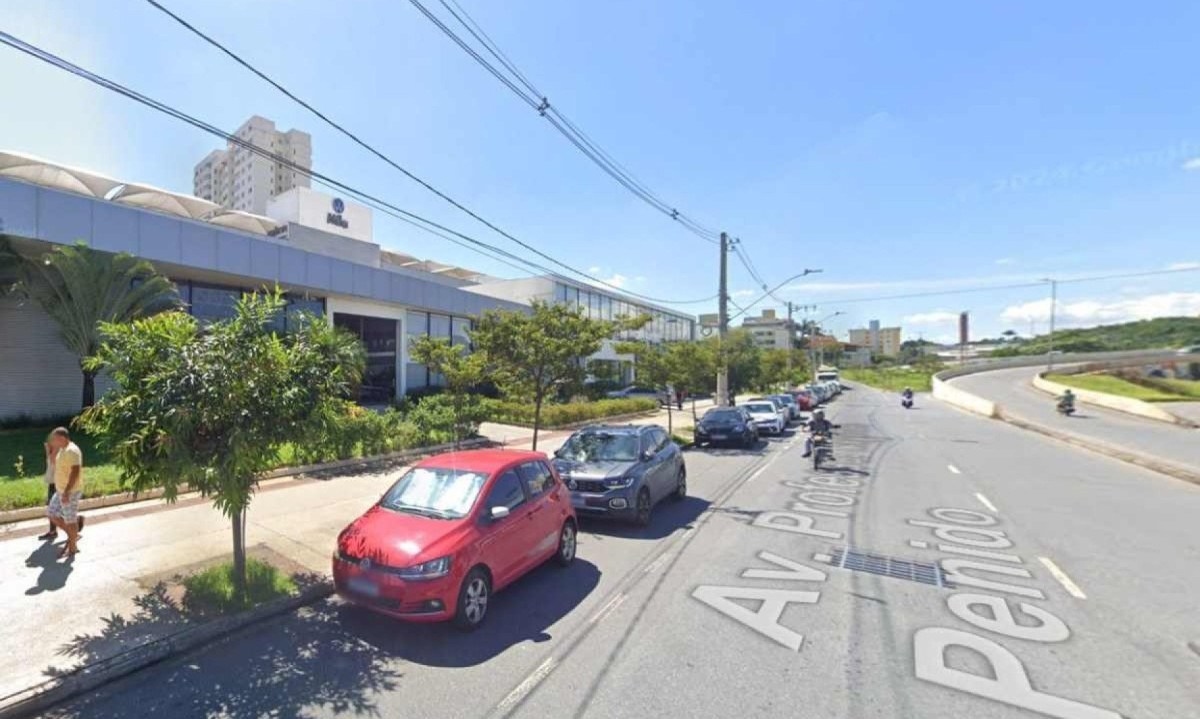 Funcionários e clientes presenciaram homicídio dentro de uma concessionária no Bairro Liberdade, em BH -  (crédito: Google Street View / Reprodução)