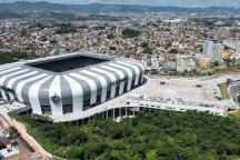 Atleticano que tentou furtar bandeira do Sport na Arena MRV é indiciado 