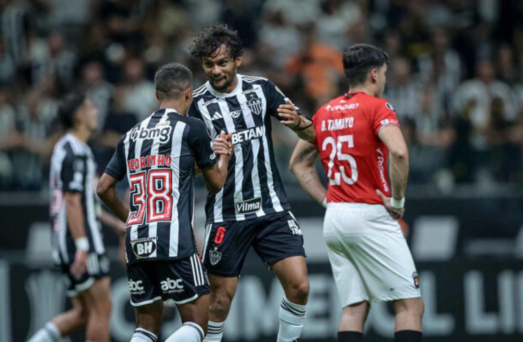 Scarpa e Pedrinho brilham e Hulk acaba com jejum na goleada do Atlético