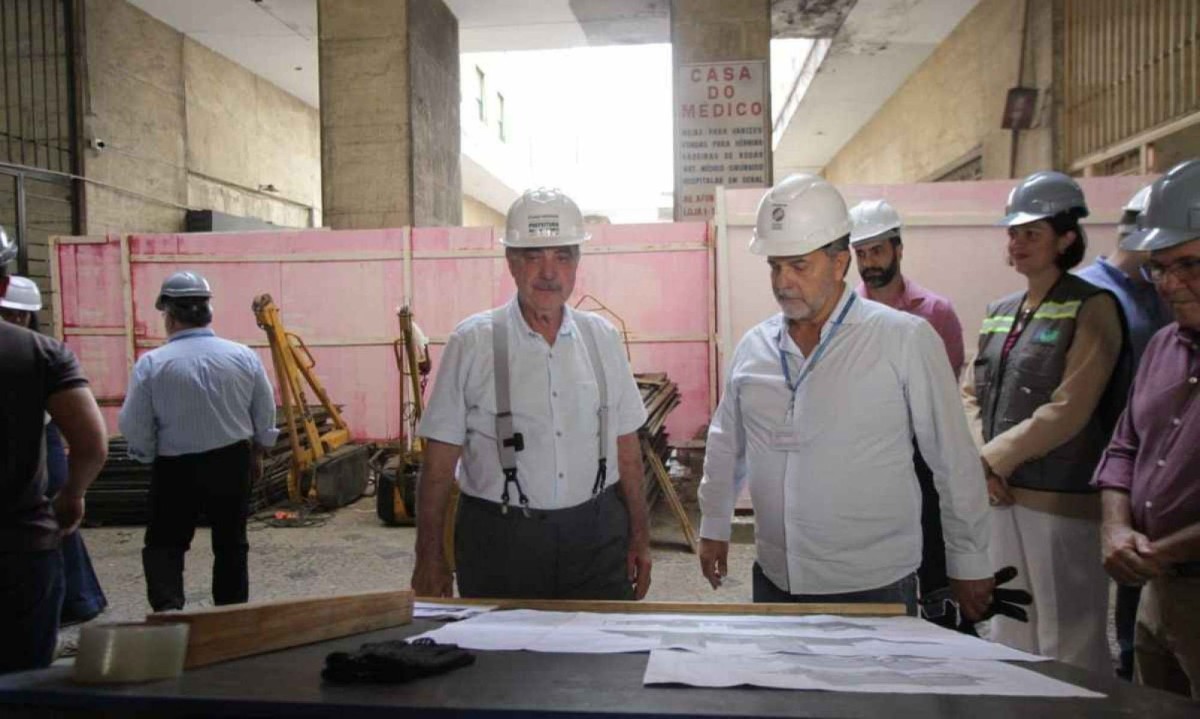 Obra de reconstituição da Praça Independência, que vai demolir o edifício Novo Sulamérica, foi inaugurada nesta quarta-feira (29/5)
 -  (crédito: Edésio Ferreira/EM/DA Press)