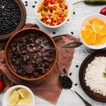 Aprenda a fazer feijoada de chef para os dias frios - Freepik