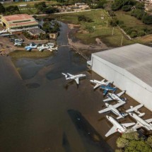 RS: reabertura de aeroporto será definida após avaliação da pista - Rafa Neddermeyer/Agência Brasil