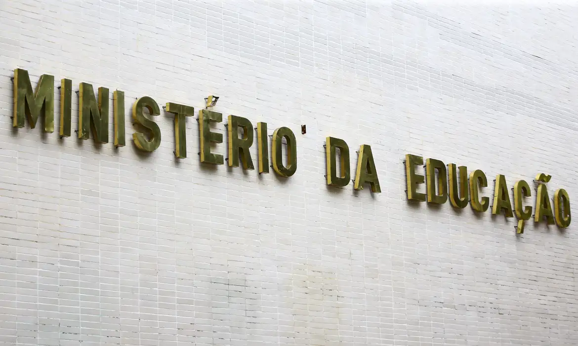 MEC ofertará 80 mil bolsas a estudantes de cursos de licenciatura -  (crédito: EBC)