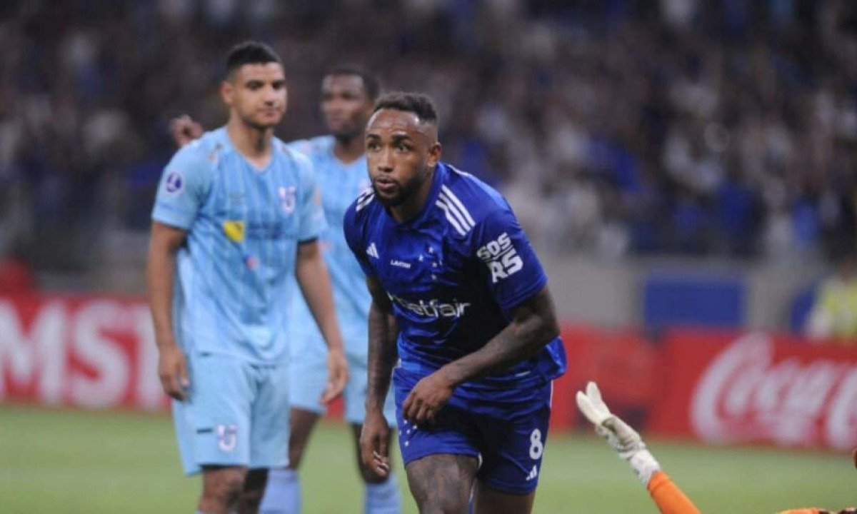 Rafa Silva marcou o gol da vitória do Cruzeiro sobre a Católica
- (crédito: Alexandre Guzanshe/EM/D.A.Press)