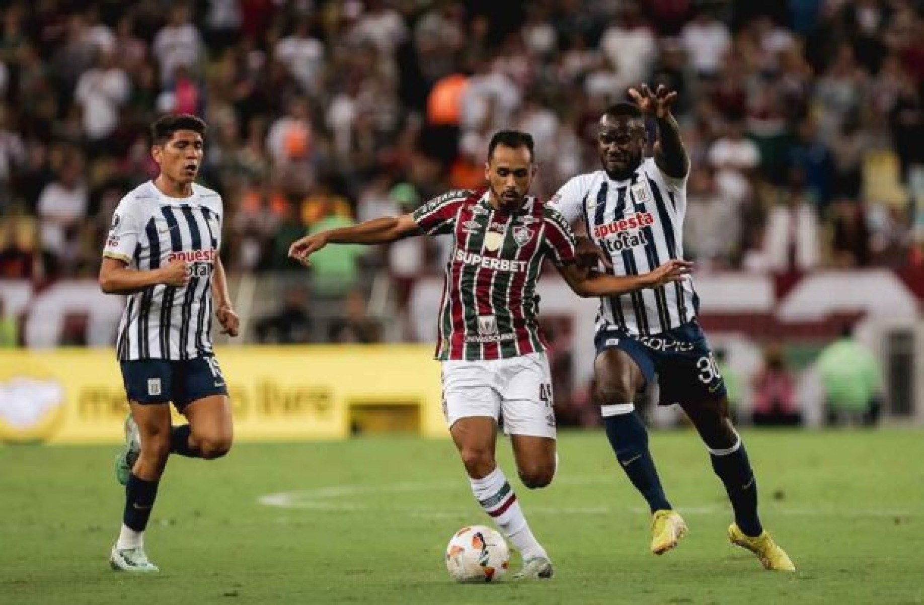 Lima critica árbitro e analisa atuação do Fluminense: ‘Conseguimos acelerar o jogo’