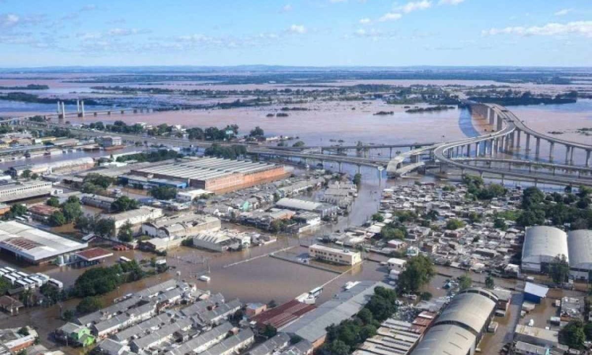 Vista aérea de Porto Alegre: cidade avançou sobre áreas inundáveis, erro que não pode ser repetido na reconstrução -  (crédito: Mauricio Tonetto / Secom)