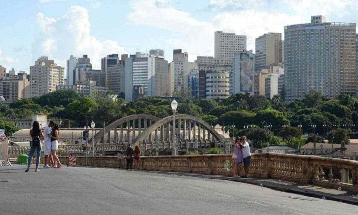 Obra da rua Sapucaí, em BH, vai custar R$ 4,6 milhões -  (crédito: Tulio Santos/EM/D.A Press)