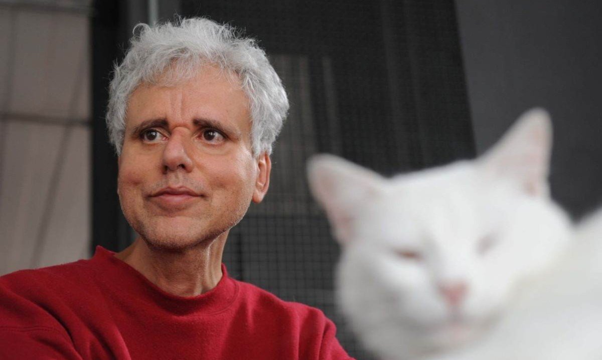 O poeta Guilherme Mansur, que morreu em 2023, deixou obra que dialoga com várias modalidades de arte -  (crédito: Leandro Couri/EM/D.A Press/5/11/12)