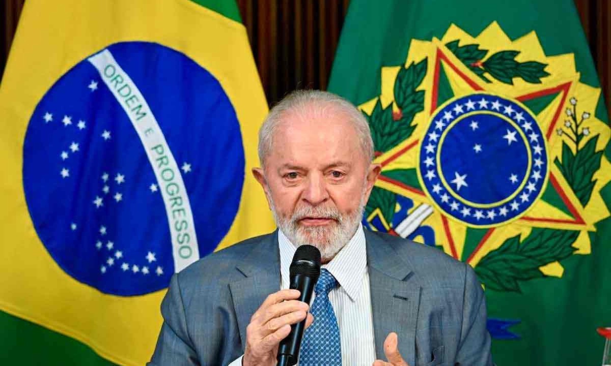 "O Banco Central tem necessidade de manter a taxa de juros a 10,5% quando a inflação está a 4%? O Banco Central leva em conta de que as pessoas estão tendo dificuldade de fazer financiamento?", questionou Lula -  (crédito: EVARISTO SÁ/AFP)