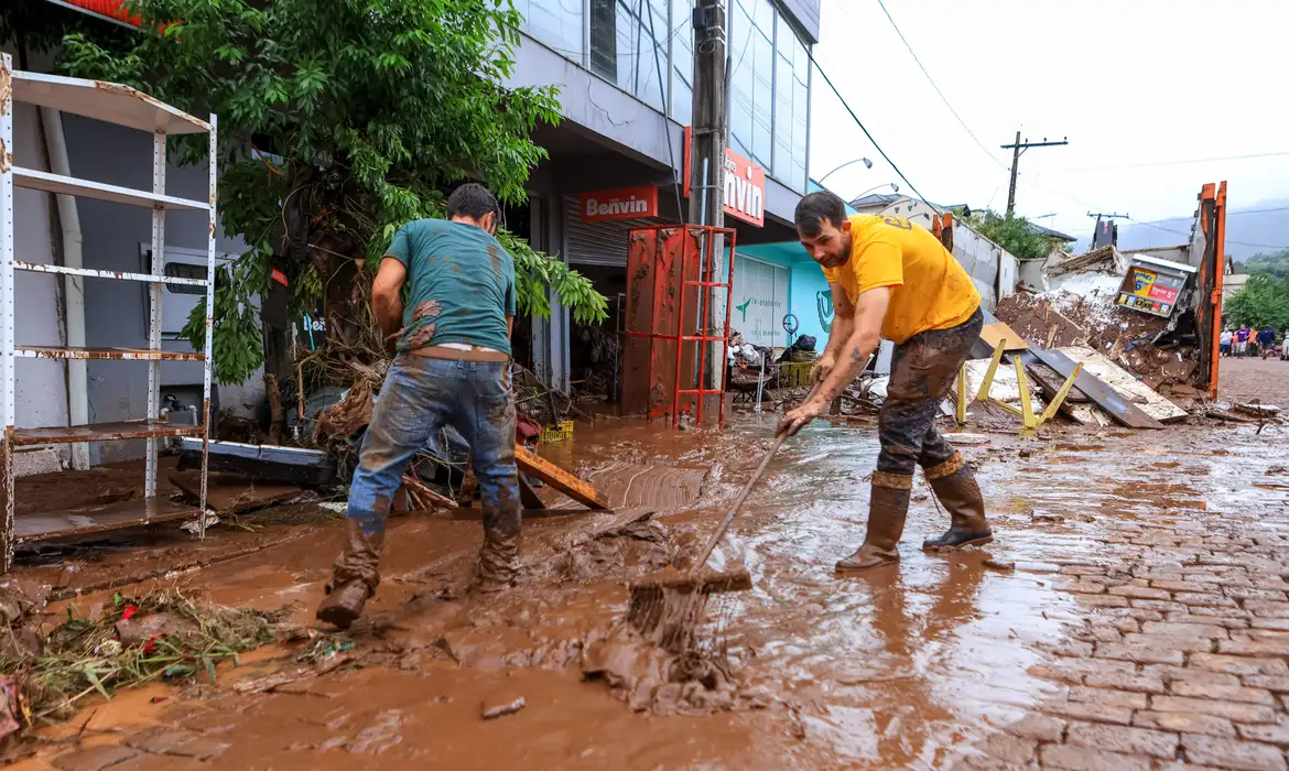 Trens urbanos reiniciam operação em Porto Alegre -  (crédito: EBC)