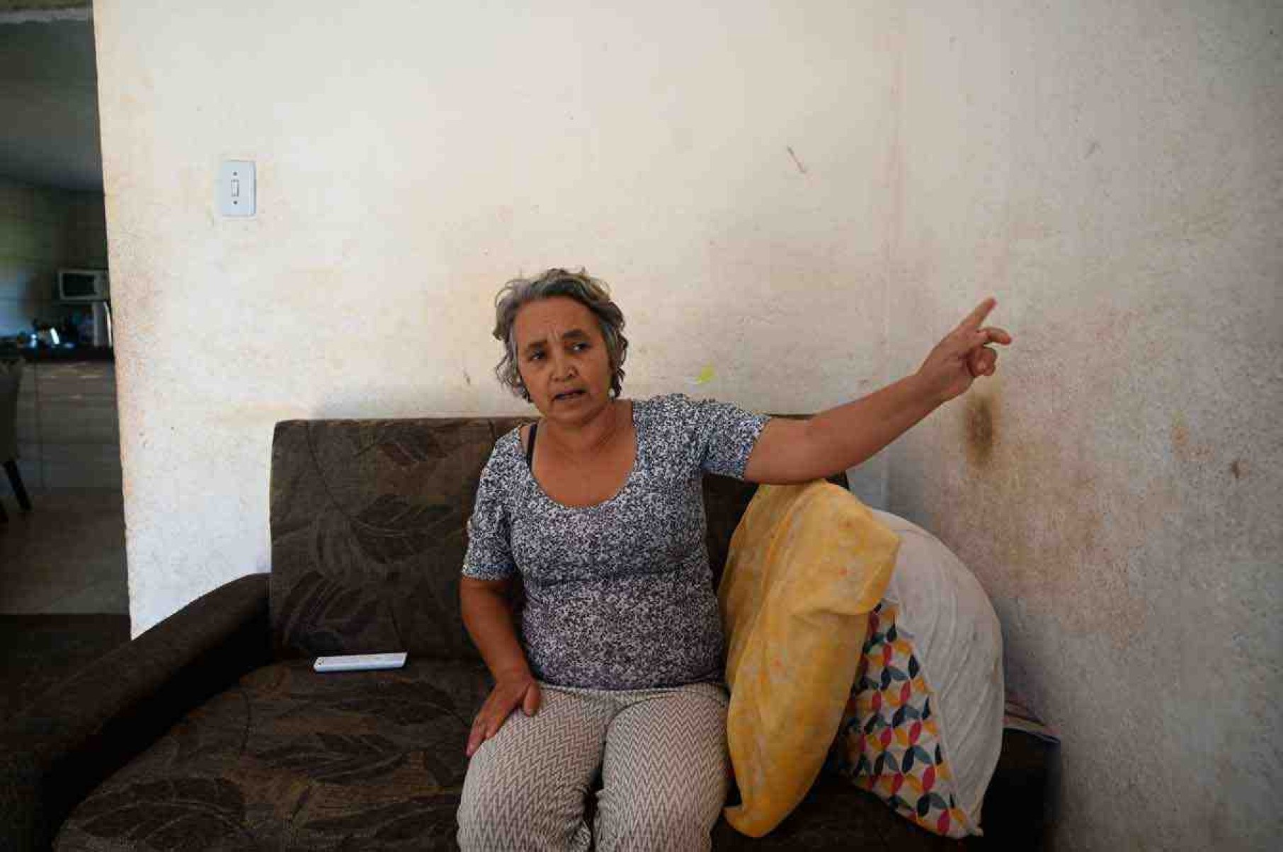 Moradora de Raposos, Márcia Lages Soares de Barros, de 57 anos, já foi vítima de desastres duas vezes na vida. Ela cobra medidas do poder público
