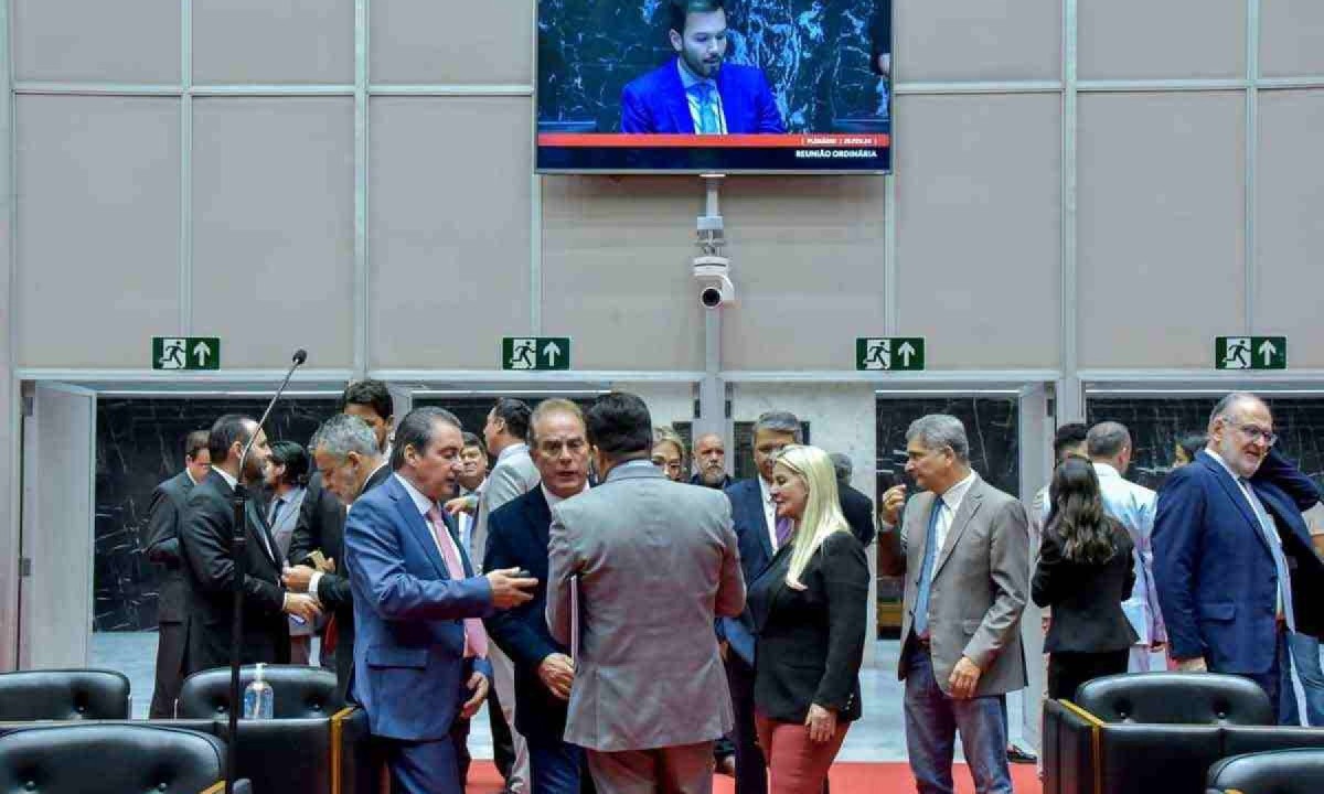 Deputados estadual votarão em fase final a reposição salarial do servidor -  (crédito: WILLIAM DIAS/ALMG)