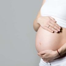 Justiça autoriza aborto de 3 fetos de uma gravidez de quíntuplos - Freepik / yanalya