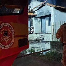 Homem mata a filha de 3 meses e a sogra e coloca fogo na casa - Redes Sociais