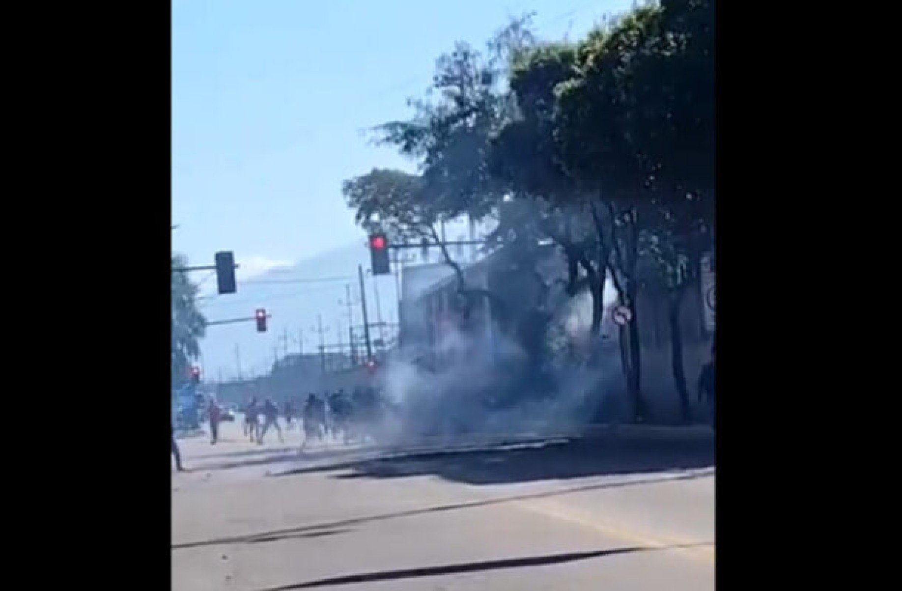Torcedores de Vasco e Flamengo brigam antes de clássico