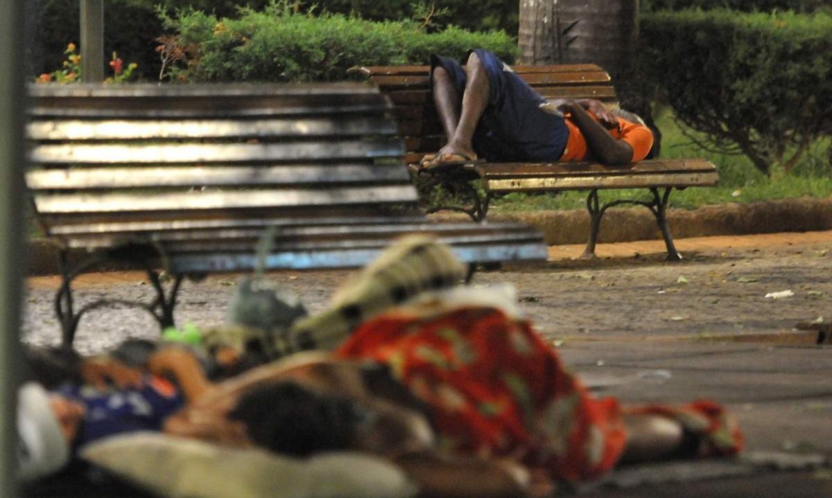 As pessoas em situação de rua são um grupo extremamente vulnerável às baixas temperaturas durante o frio       -  (crédito:  Tulio Santos/E.M)