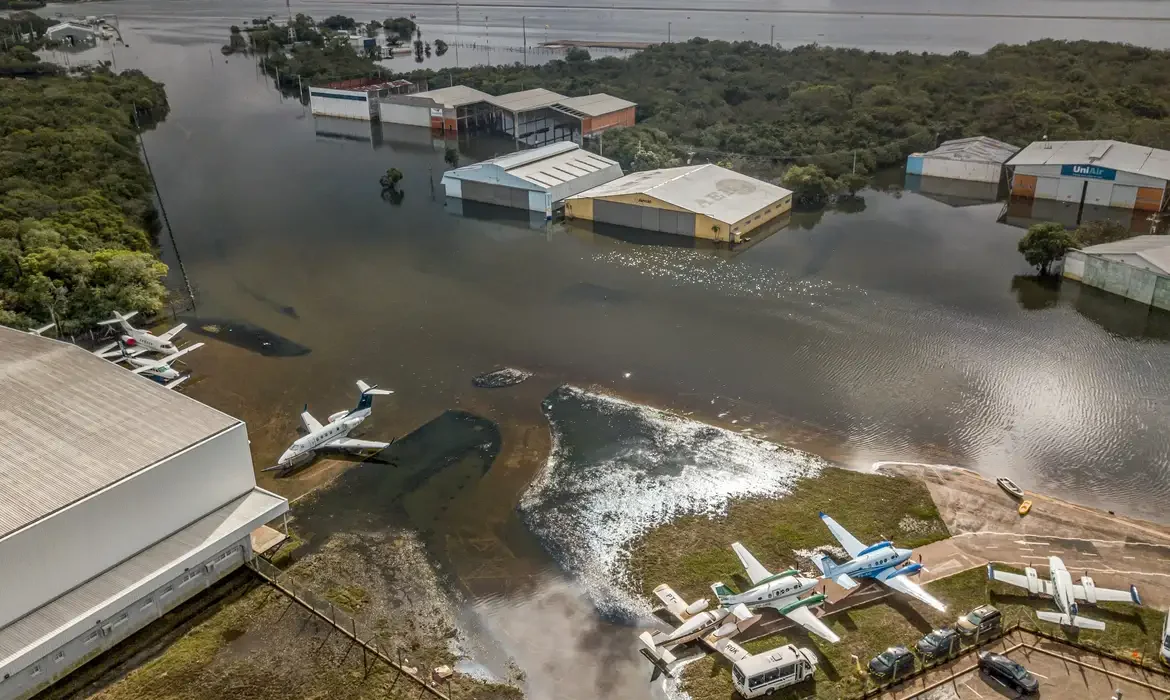Aeroporto Salgado Filho deve reabrir na segunda quinzena de dezembro -  (crédito: EBC)