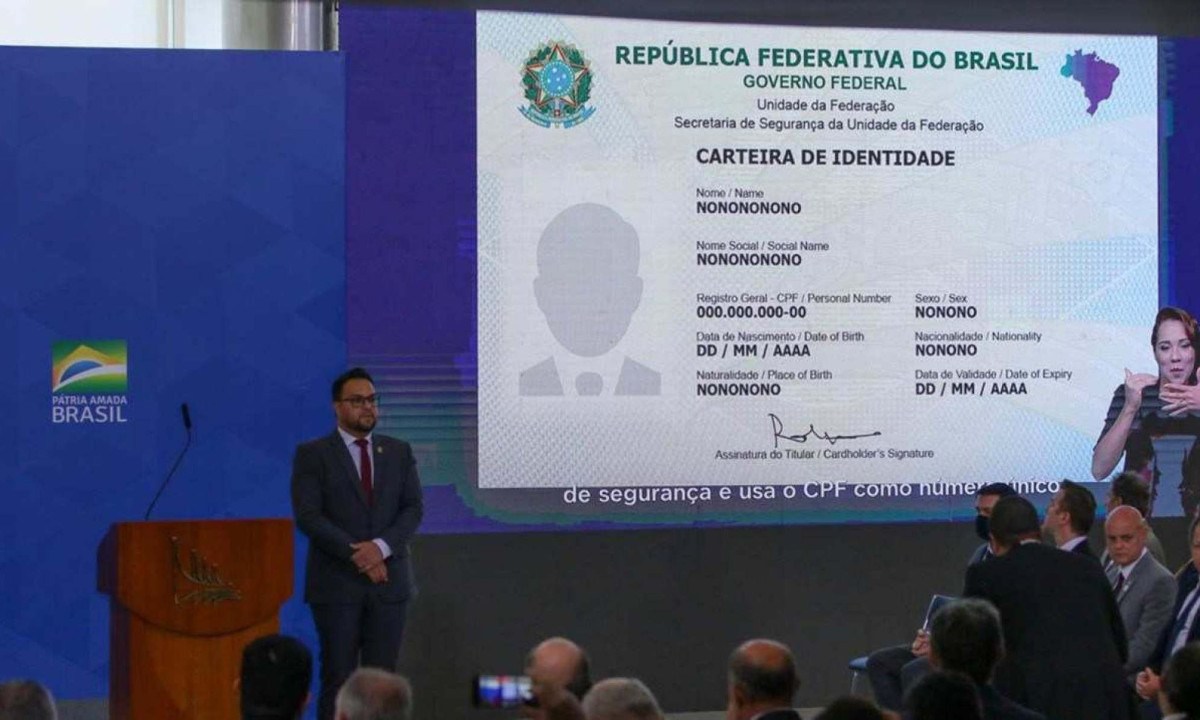 A emissão da identidade está em andamento em 24 unidades da federação e 7,5 milhões de brasileiros já fizeram a nova carteira -  (crédito: Fabio Rodrigues Pozzebom / Agencia Brasil)