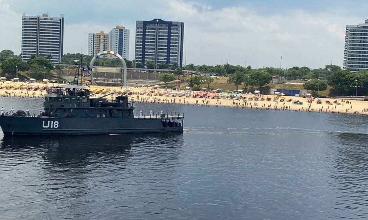 Parada Naval na praia de Ponta Negra em Manaus, em 2022 -  (crédito: Marinha do Brasil/Divulgação)