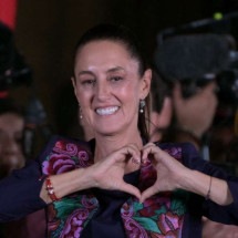 Janja diz que eleição de Sheinbaum no México 'inspira e fortalece' luta por mais mulheres na política - YURI CORTEZ / AFP