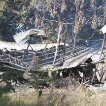 Bombeiro que combateu fogo em galpão na Grande BH precisou de atendimento - Edesio Ferreira/EM/D.A Press