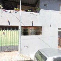 Homem é encontrado morto com corte no pescoço em barracão - Google maps