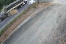 Vídeo: idoso morre ao bater em carreta na MG-050, em Passos