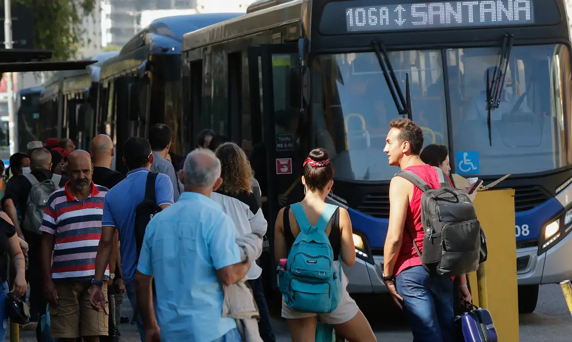 Motoristas de ônibus aprovam greve a partir de sexta-feira em SP -  (crédito: EBC)