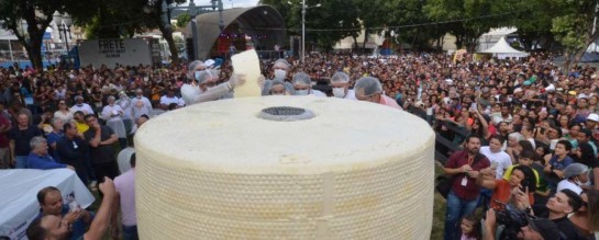 Cidade mineira bate novamente o recorde de maior queijo do mundo