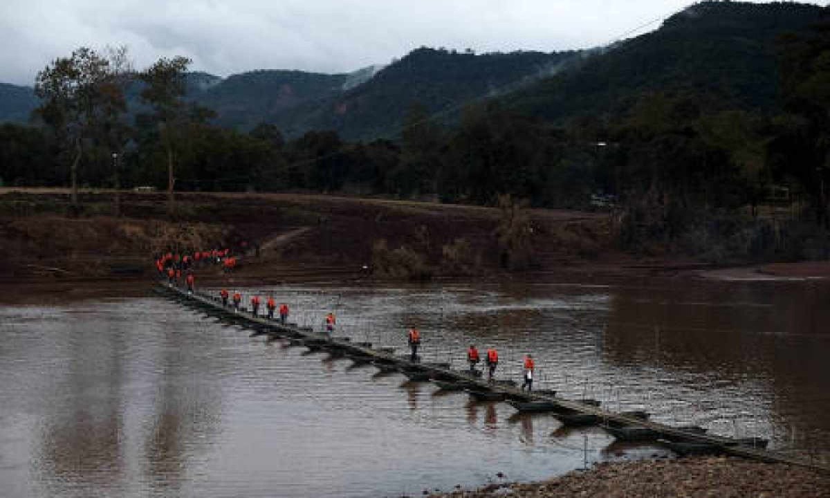 Enchente arranca ponte e ameaça Travesseiro (RS) -  (crédito: Folhapress/Reprodução)