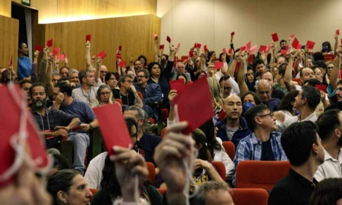 Docentes da UFMG votaram contra a continuidade da greve na instituição, mas declararam estado de greve e, portanto, apoiam às reivindicações dos sindicatos -  (crédito: APUBH / Divulgação)