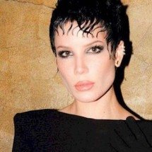 Halsey diz que tem "sorte de estar viva" após lutar contra doença - Foto: Reprodução / Instagram / @halsey