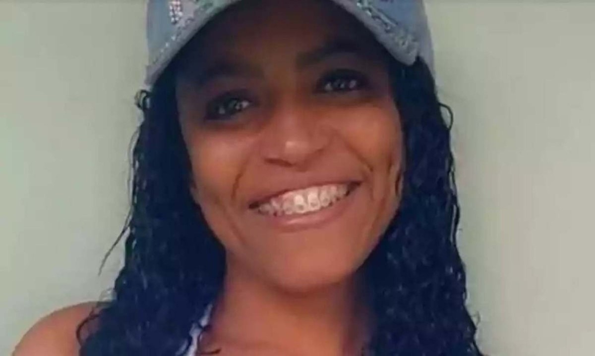 Brenda Rick Cândido, de 45 anos, foi morta e teve o corpo queimado em um lote vago no Bairro Goiânia, em BH -  (crédito: Redes Sociais / Reprodução)