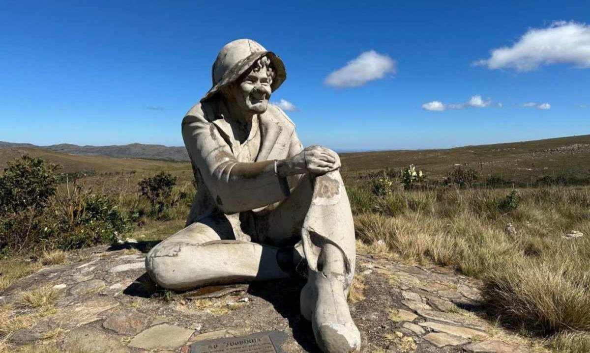 Partes da estátua que estavam avariadas foram preenchidas com uma massa, o que dividiu opiniões -  (crédito: Mateus Parreiras/EM/D.A.Press)