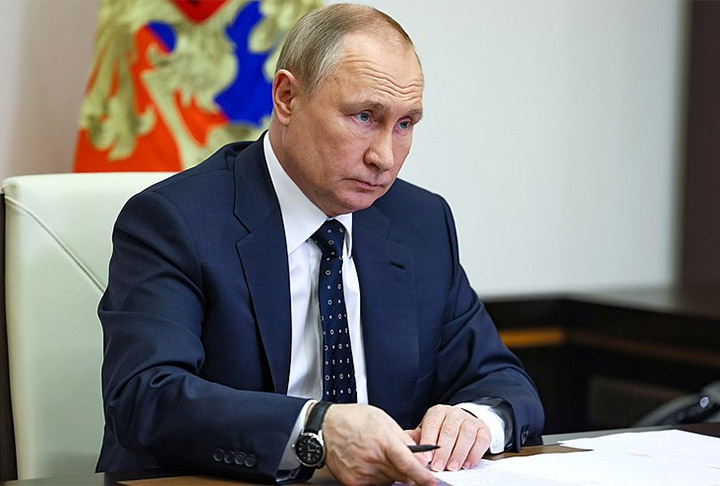 Rússia acusa EUA por 'ataque bárbaro'; Putin revisa uso de armas nucleares