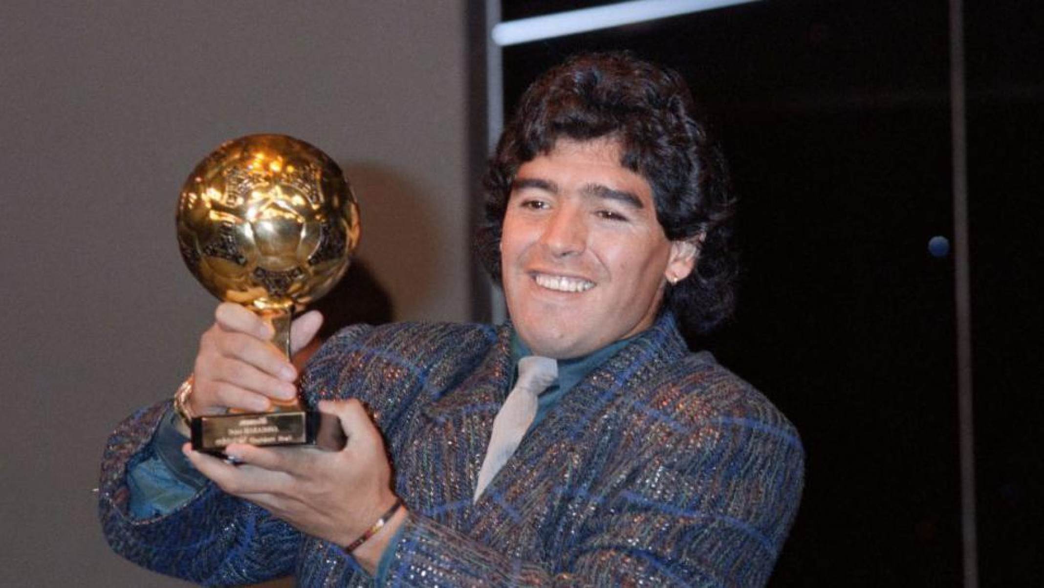 A batalha judicial pela Bola de Ouro de Maradona que seria leiloada na França
