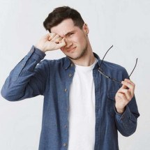 Mito ou verdade: esfregar os olhos pode causar ceratocone? - Freepik