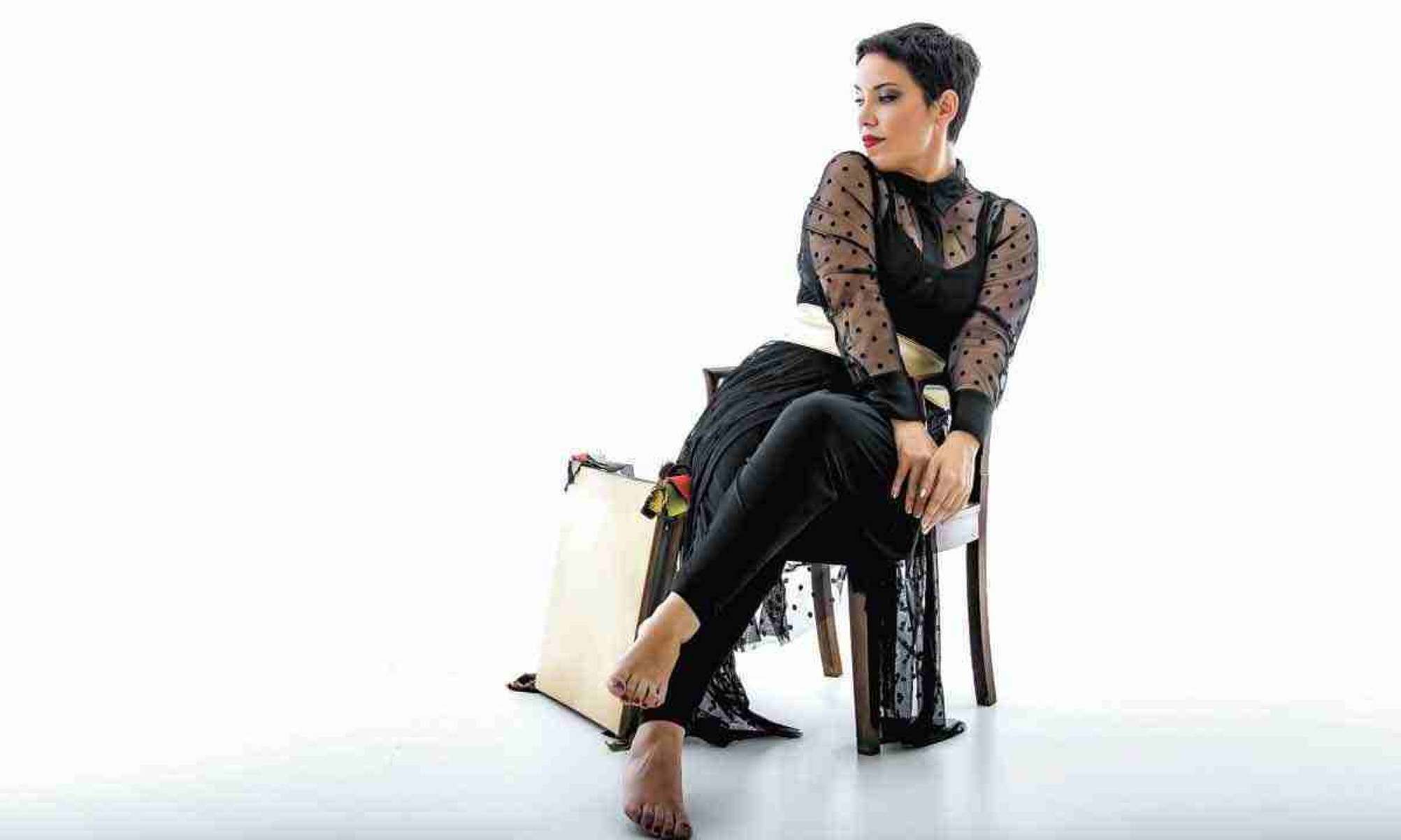 Cantora portuguesa Ana Laíns traz a BH seu tributo à liberdade