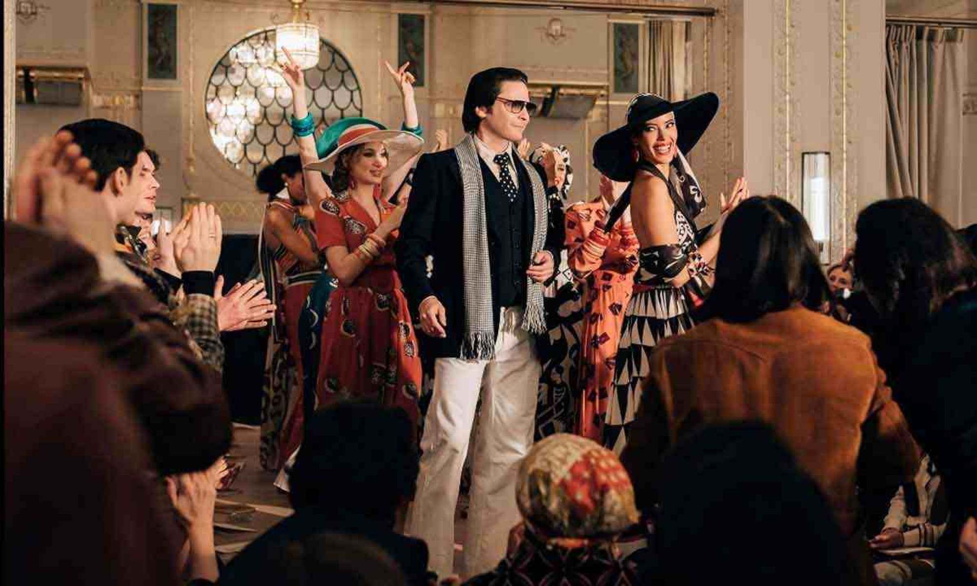 Série baseada em biografia de Karl Lagerfeld estreia no Disney+