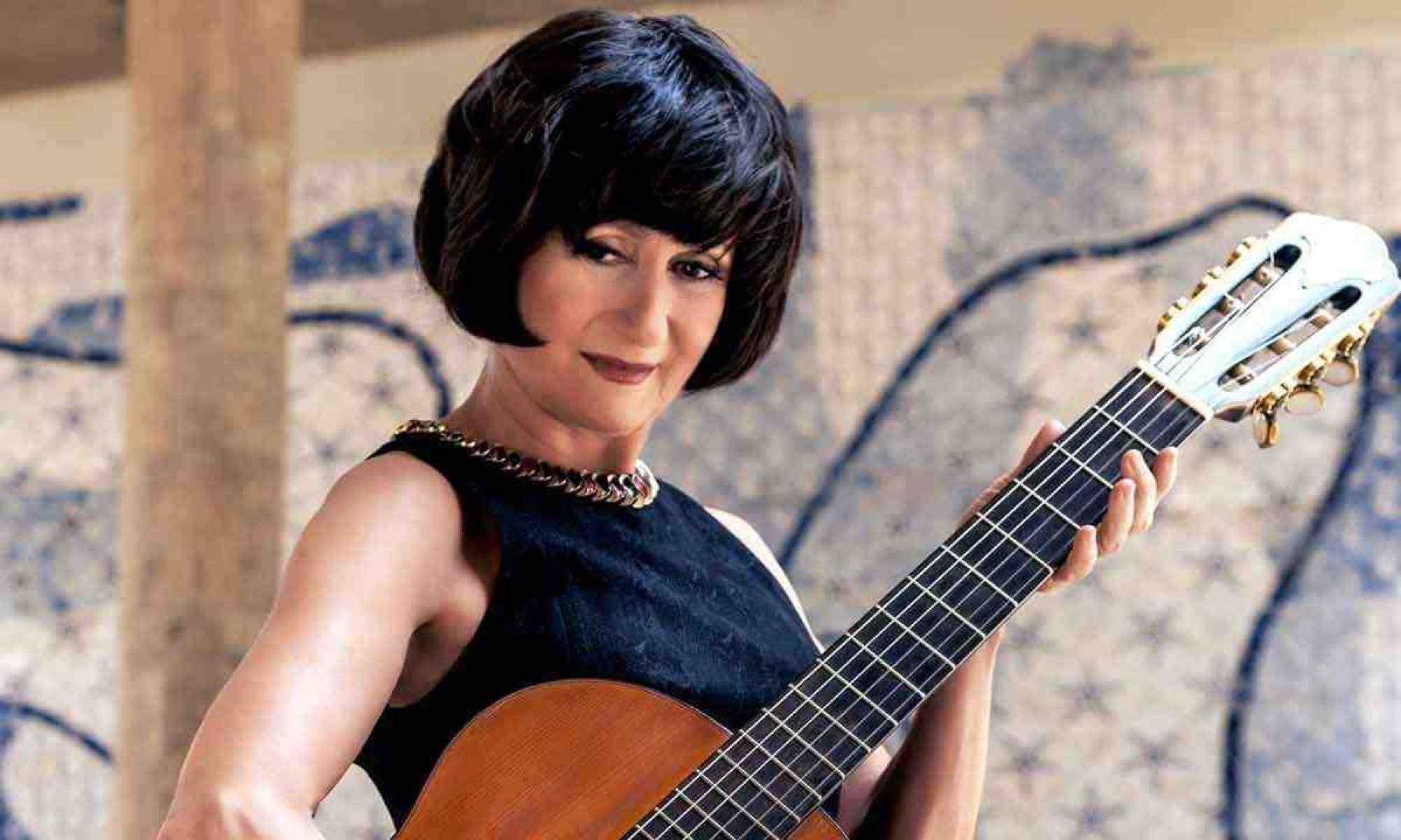 Zezé Polessa vive Nara Leão em musical com sessão hoje em BH