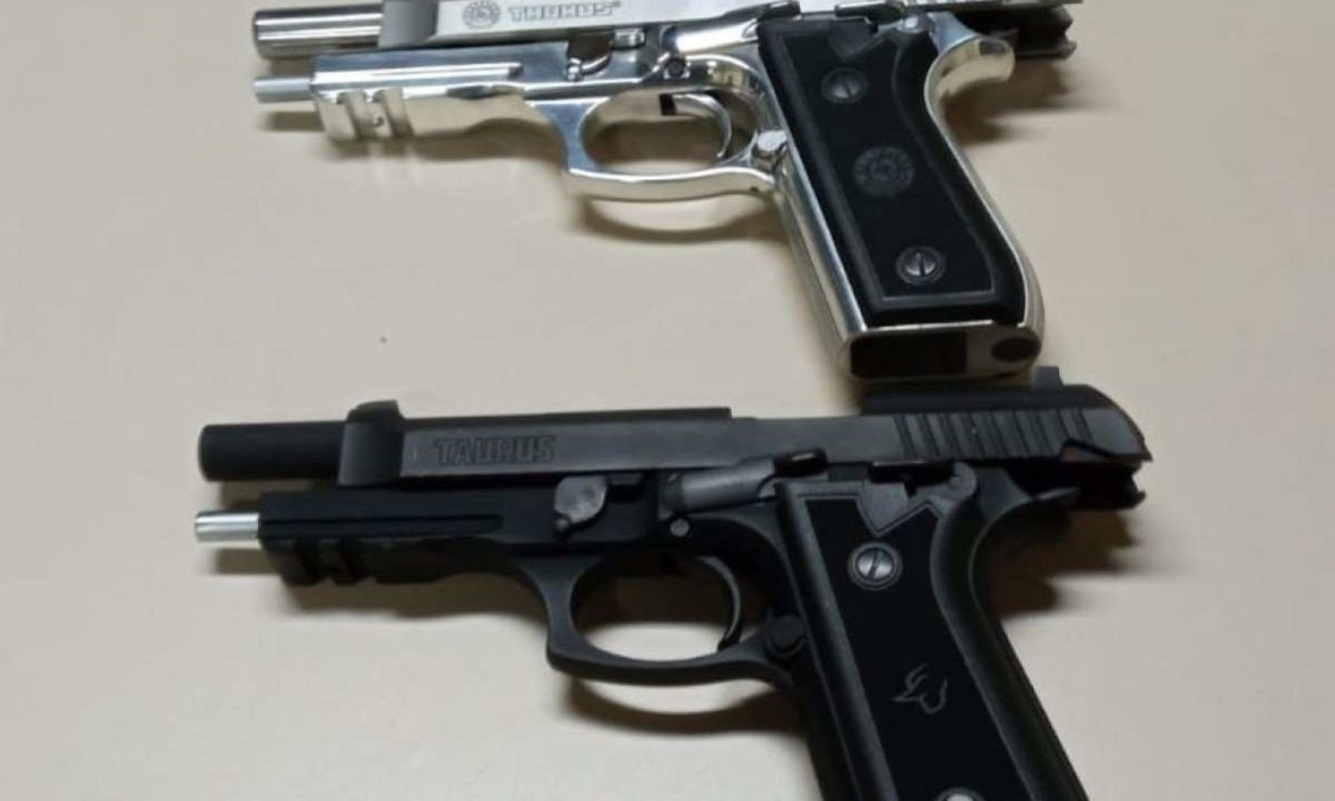 Armas apreendidas em operação policial no RJ -  (crédito: Divulgação/PCERJ)