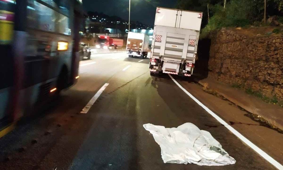 Acidente foi na altura do km 539, no bairro Estrela do Oriente, no Anel Rodoviário de Belo Horizonte -  (crédito: PMRv/Divulgação)