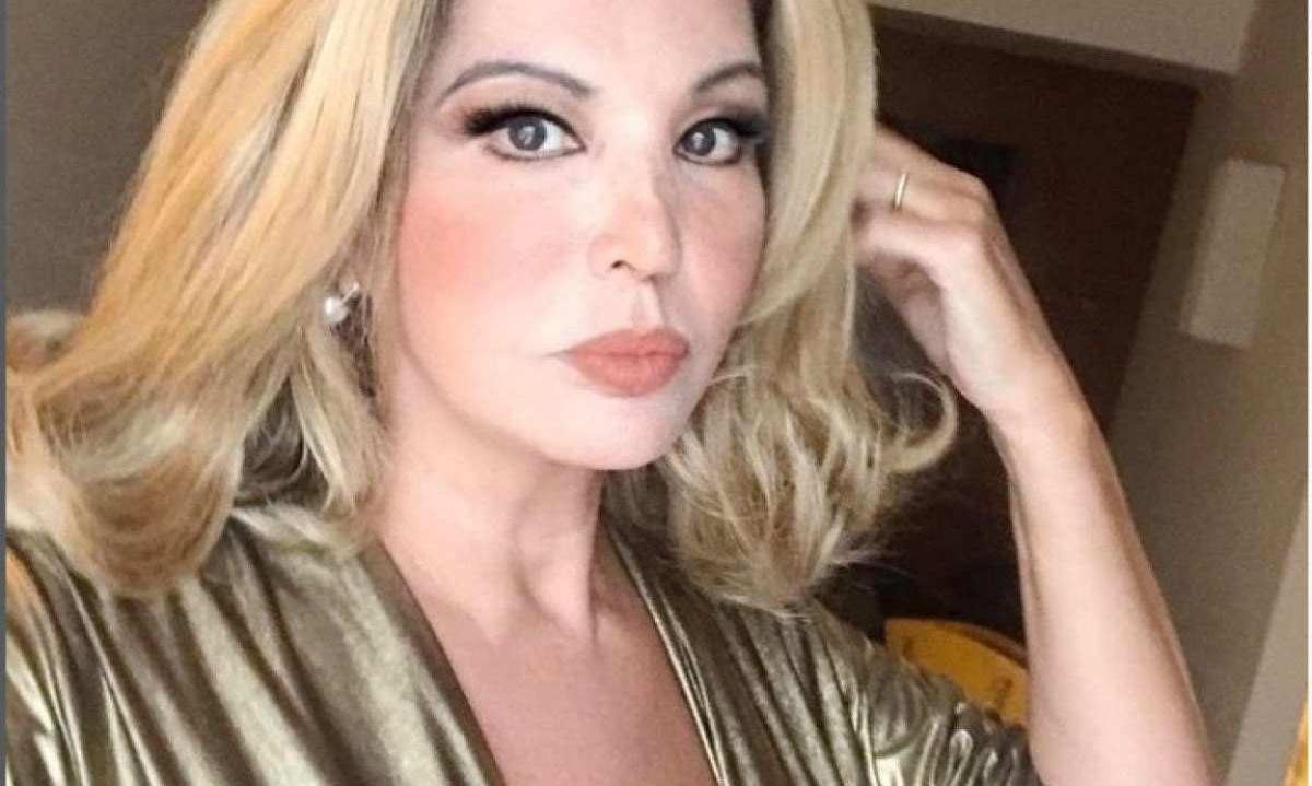 Roberta Close disse que aos 20 anos teve um caso com o cantor Erasmo Carlos -  (crédito: Instagram/reprodução)